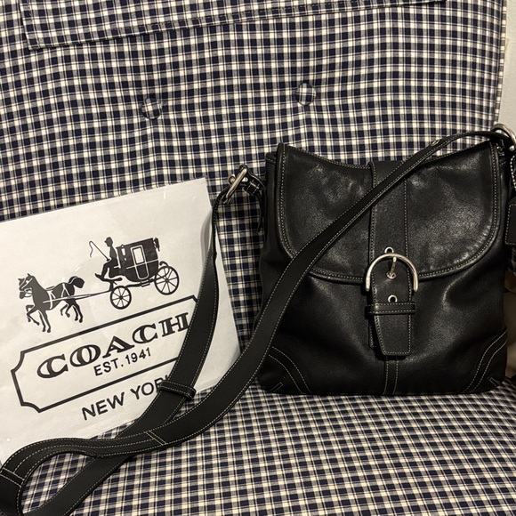 Coach Handbags - Coach SoHo vintage Black Leather saddle messenger flap Bag